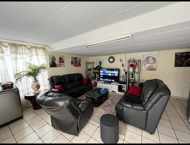 4 BEDROOM HOUSE FOR SALE IN ROSETTENVILLE